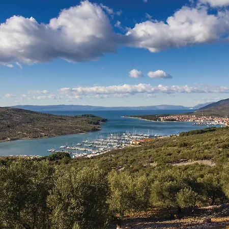 1 Bedroom Lovely In * Martinscica (Cres)