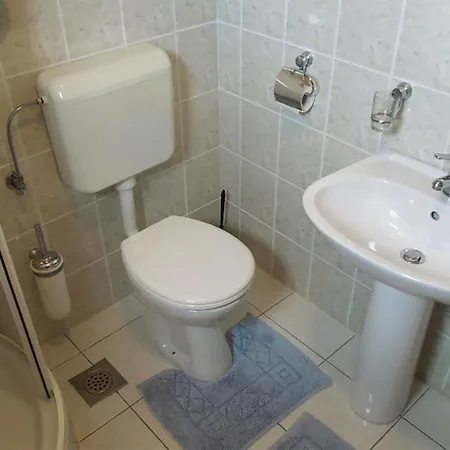 1 Bedroom Lovely In Martinšćica