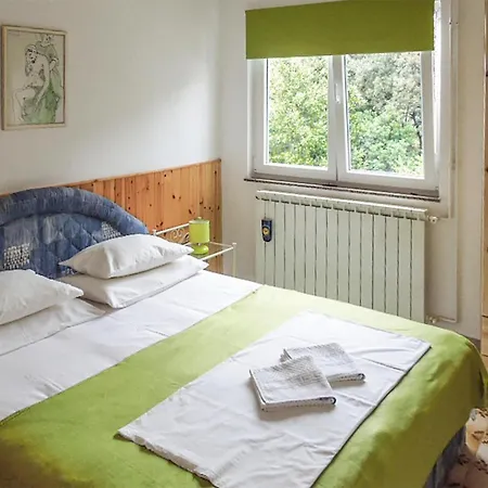 1 Bedroom Lovely In Martinšćica